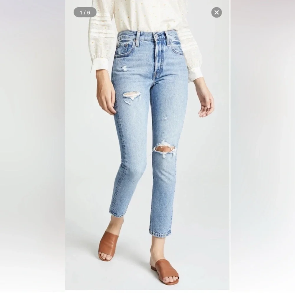 Levi’s 501 Skinny Jeans Women’s Size W24 L28 Light Blue Distressed Button Fly